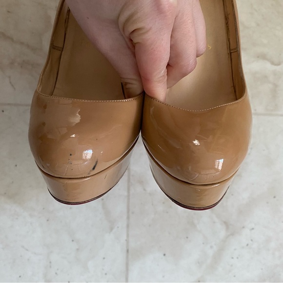 $875 Christian Louboutin Made in Italy Bianca Tan Patent Leather Pump Heels Sz 8 - Picture 9 of 13